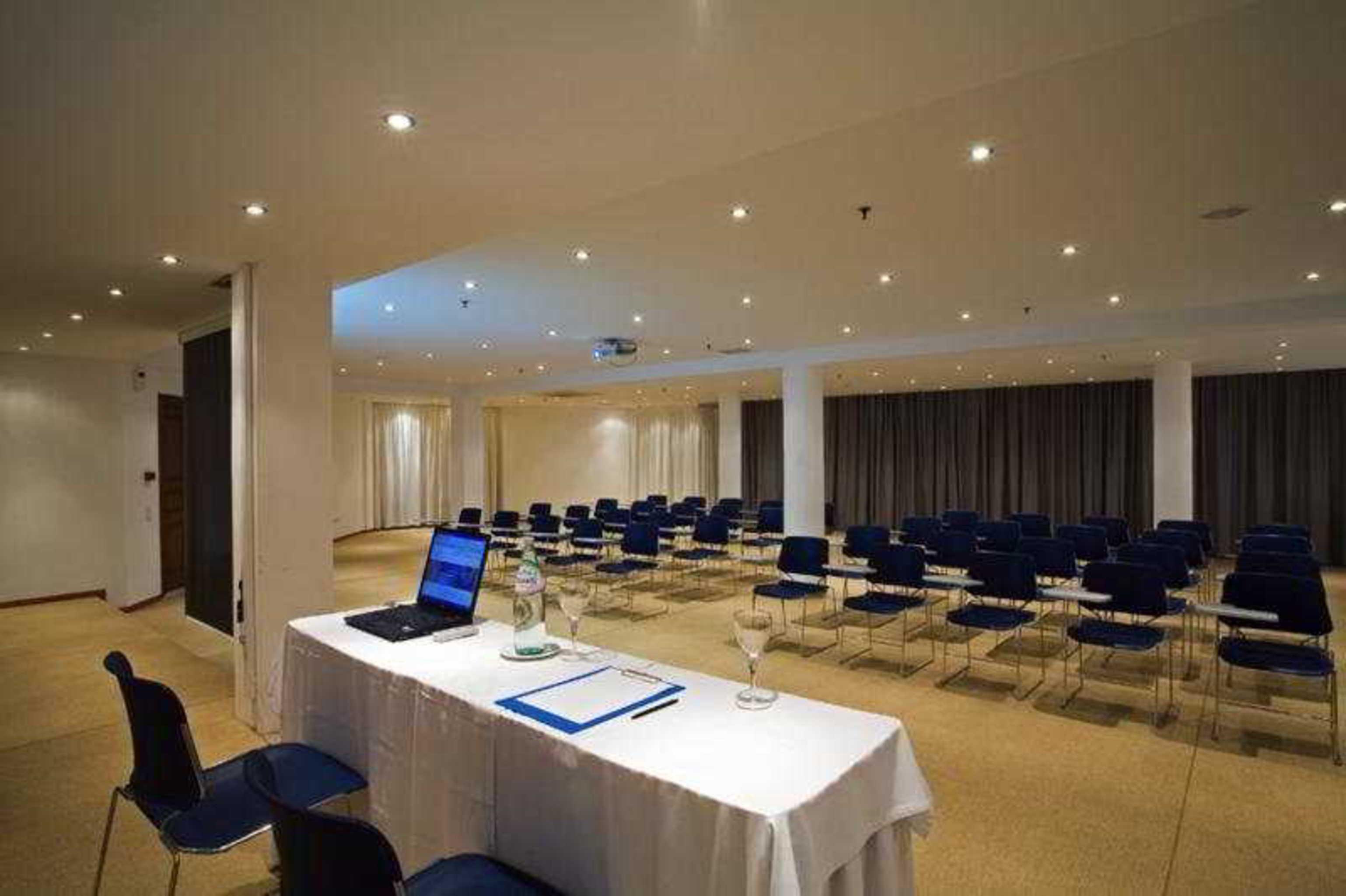 The Majestic Hotel Fira (Santorini) Facilidades foto